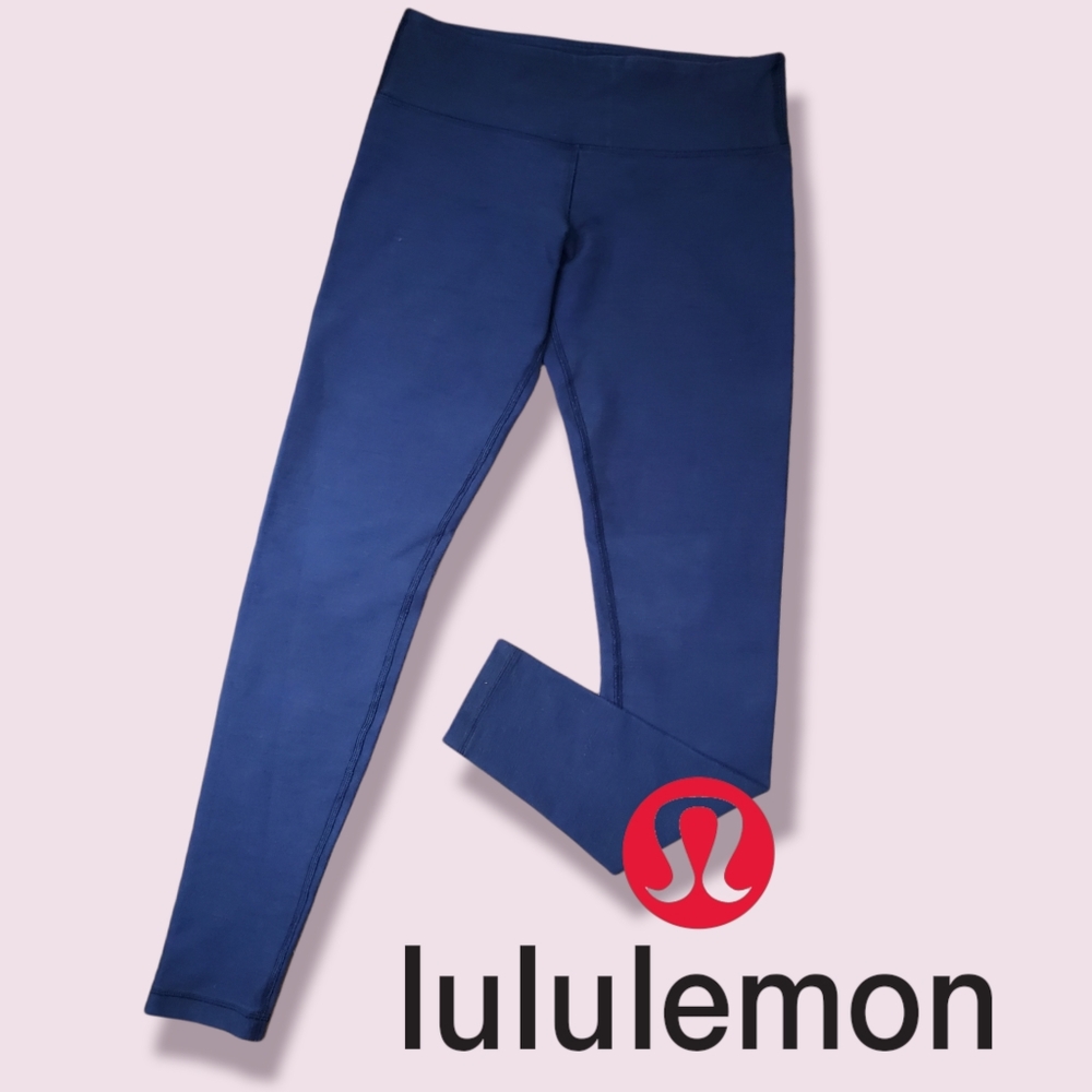 Lululemon Yoga Pant in Indigo blue with Texture size 6